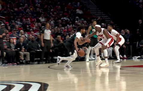 开云-德罗巴连续七场比赛得分超过关键助攻，热火挑战极限！的简单介绍